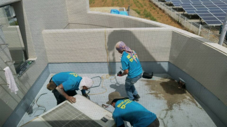 今日は屋上から古い室外機の撤去をしました！