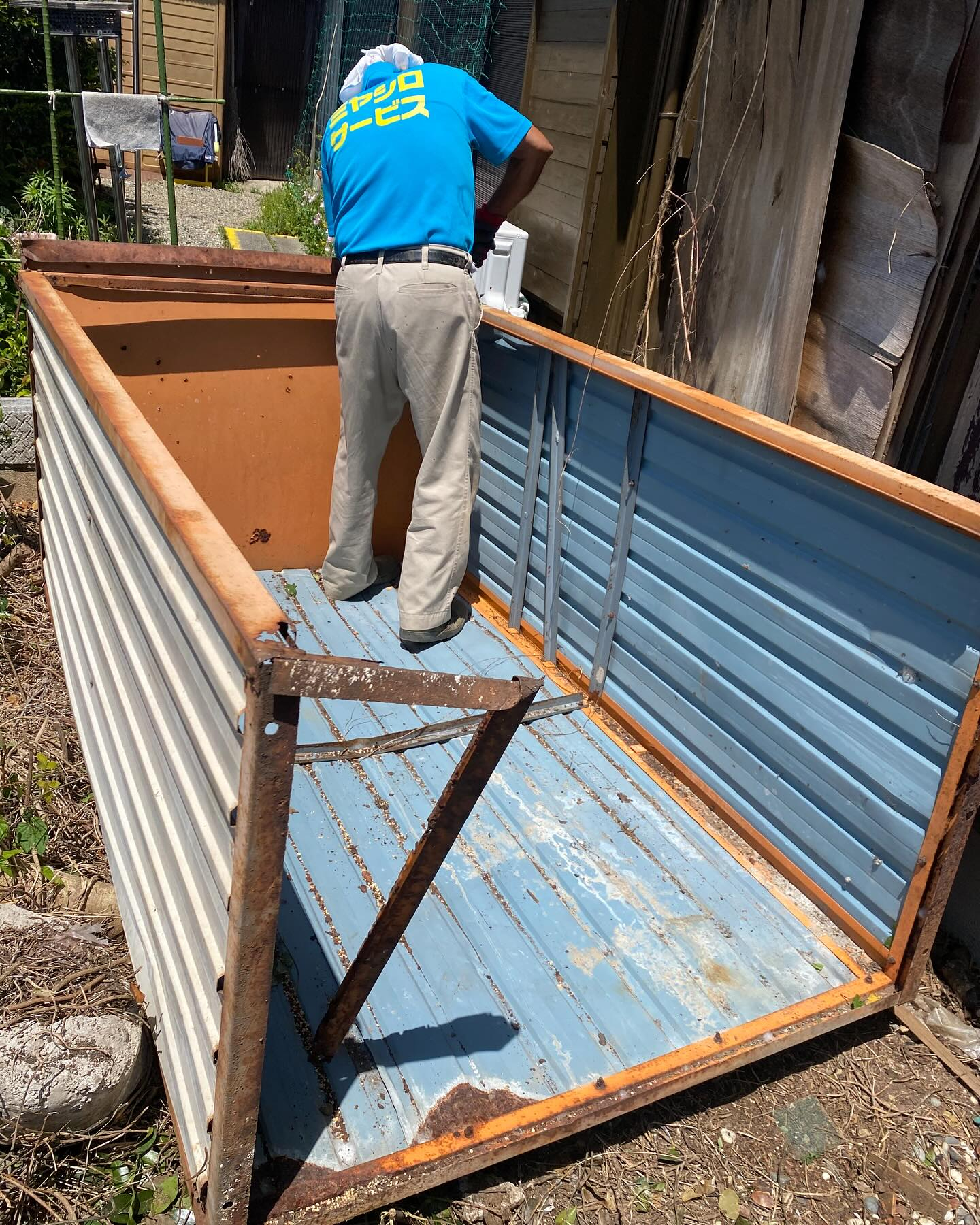 豊橋市で不用品回収と物置きの解体ー!