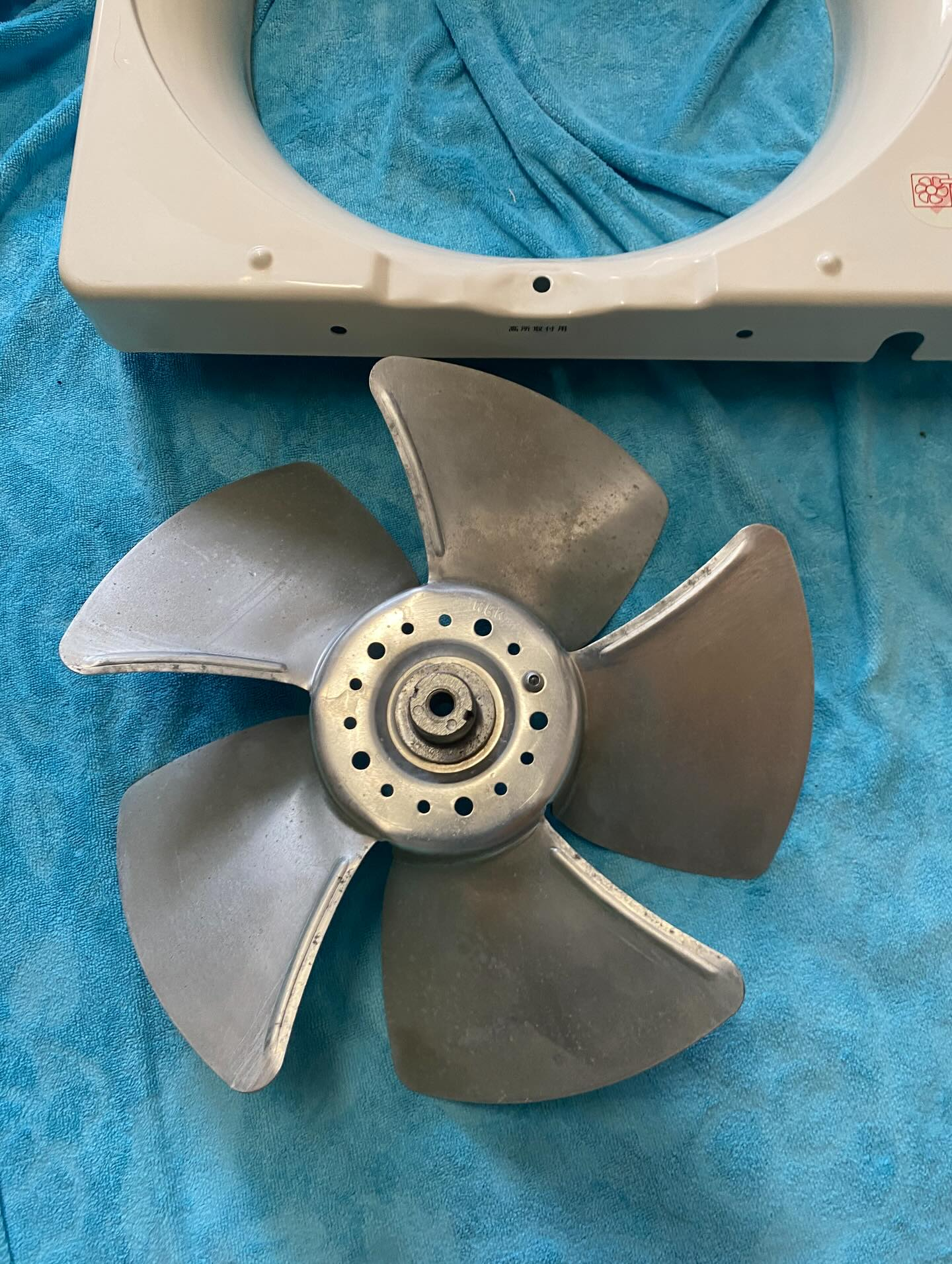 換気扇のお掃除ー!